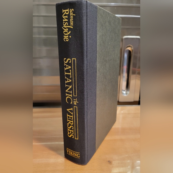VTG 1989 The Satanic Verses by Salman Rushdie HC w/DJ Good Condition Viking - Picture 10 of 16